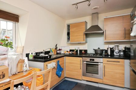 2 bedroom flat to rent - Photo 2