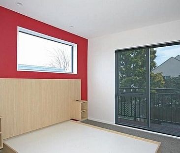 Perfect Living in Merivale! - Photo 4