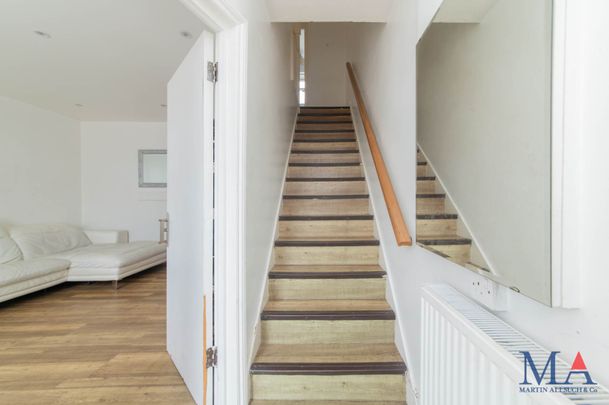 Price £2,495 pcm - Available Now - Unfurnished - Photo 1