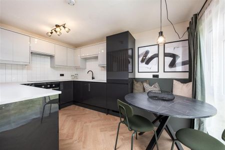 4 bedroom semi-detached house to rent - Photo 4