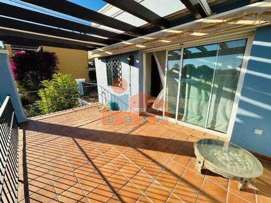 Casa o chalet de alquiler en Las Brisas - Photo 1