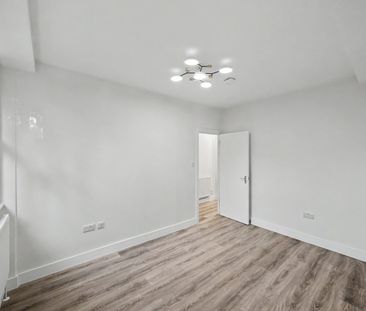 4 Bed Flat, Downs Road, E5 - Photo 3