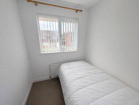 3 bedroom semi-detached house to rent - Photo 4