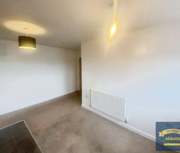 Wickham House, Colchester - Photo 2
