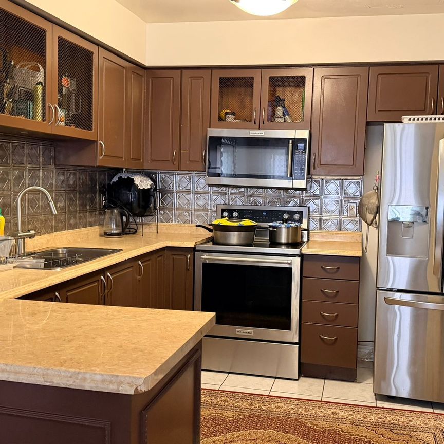 For Lease - 147 Foxchase Avenue, Vaughan, Ontario - Photo 1