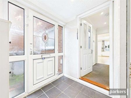 Plymouth Avenue, Woodley, Reading, Berkshire, RG5 - Photo 2