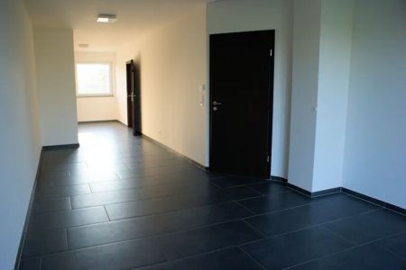 Erdgeschosswohnung mit Einbauküche, Erdwärme und Garten mit unbezahlbarem Blick - Photo 2