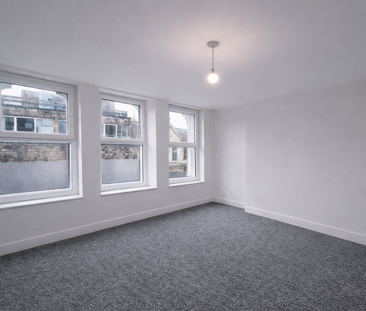3 bedroom flat to rent - Photo 4