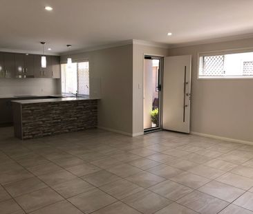 Modern 3-Bedroom Unit in Secure Complex - Photo 2