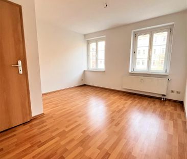 WE RENOVATE FOR YOU! 2-room apartment with balcony - Photo 1