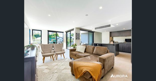 Ultra-Convenient 3-Bed Balmoral Lifestyle — Walk to Everything - Photo 1