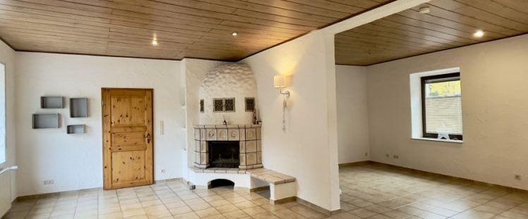 Gepflegte Doppelhaushälfte mit fünf Zimmern und Einbauküche in Bad Dürkheim - Photo 1