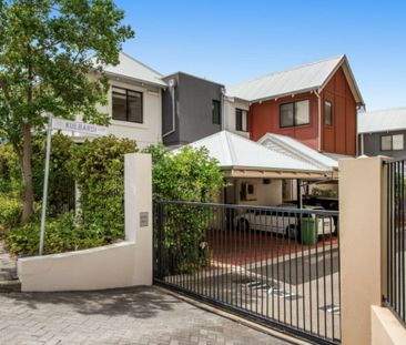 Resort-Style Living in the Heart of Ascot - Photo 2