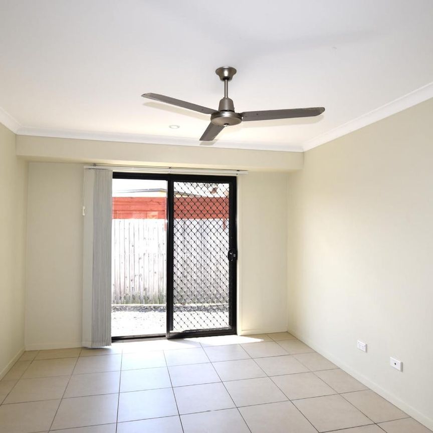 EXECUTIVE RESIDENCE... UP MARKET CATALINA HEIGHTS LOCATION,JUST 3 MINUTES FROM THE CITY - Photo 1