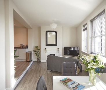 1 bedroom in a flat share to rent - Photo 1