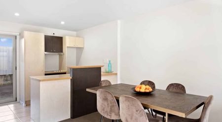 Lovely 2 storey unit with 2 bedrooms and 1 bat... - Photo 2