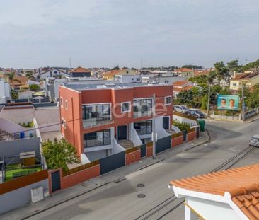 3 room luxury House for rent in Seixal, Distrito de Setúbal - Photo 1