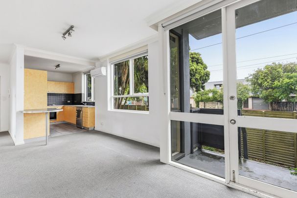 Immaculate Two Bedroom Ground Floor Apartment - Photo 1