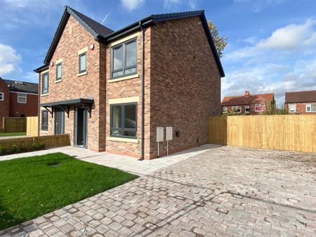 3 bedroom semi-detached house to rent - Photo 2
