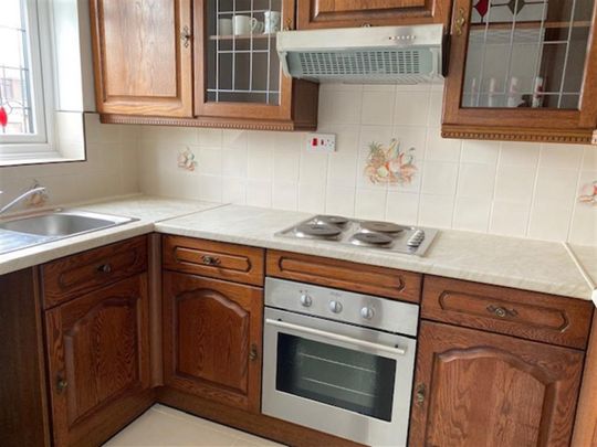 2 bedroom Flat To Let - Photo 1