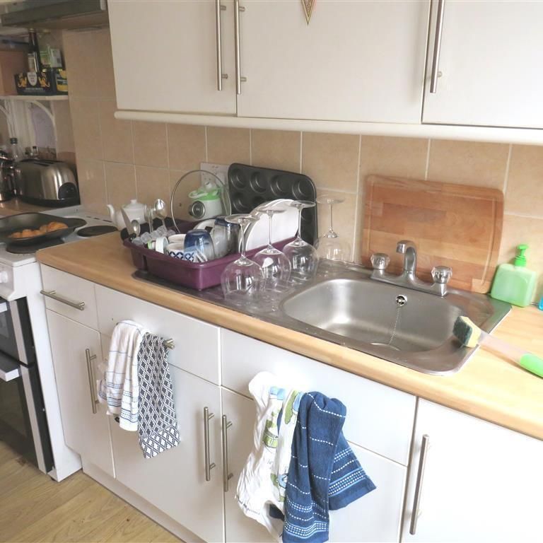 Weoley Avenue, Birmingham - Photo 1