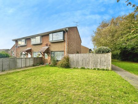 2 bedroom end of terrace house to rent - Photo 2