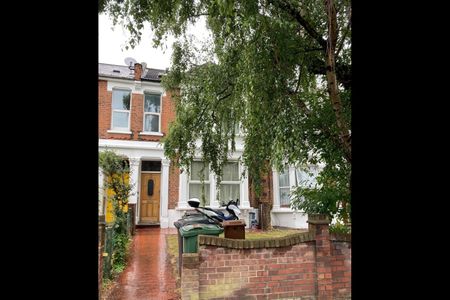 Room in a Shared House, Walthamstow, E17 - Photo 2