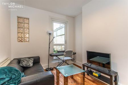 4 bedroom terraced house to rent - Photo 2