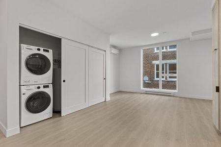 2161 Melrose - Photo 2