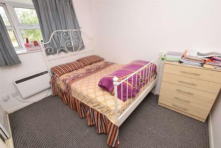Webbscroft Road, Dagenham, Essex, RM10 - Photo 3