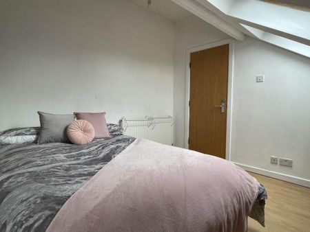 1 bedroom in a flat share to rent - Photo 3