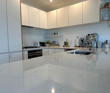 3 bed 2 bath in Hataitai with great views - Photo 2