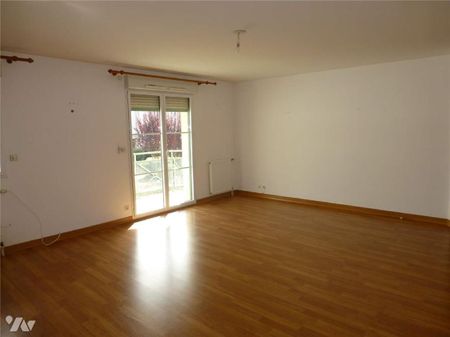 Pour visiter, appeler le 02.23.55.91.17 VITRE. Rue Savary - Proximité Centre ville, ce très b... - Photo 5