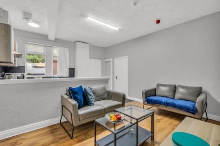 2 bedroom flat to rent - Photo 2