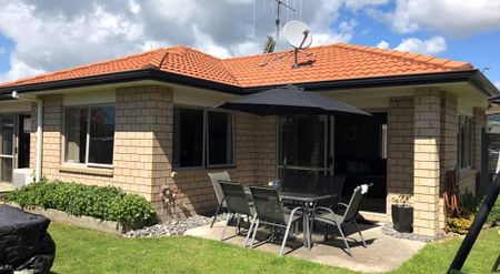 Indoor Outdoor Living - Photo 2