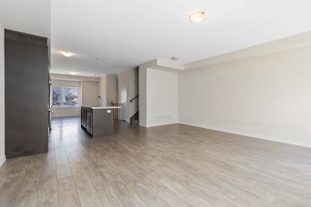 For Lease - 142 Landsbridge Street, Caledon, Ontario - Photo 2