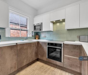 3 bedroom flat to rent - Photo 4