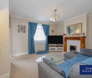 Alandale Drive, Pinner - Photo 1