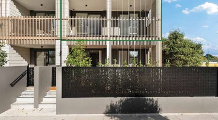 Spacious Corner 2 Bedroom Apartment with Large Deck in Mt Albert - Photo 3