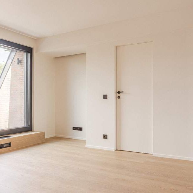 Triplex te huur in Ukkel voor € 3.650 met 4 slaapkamers - Foto 1