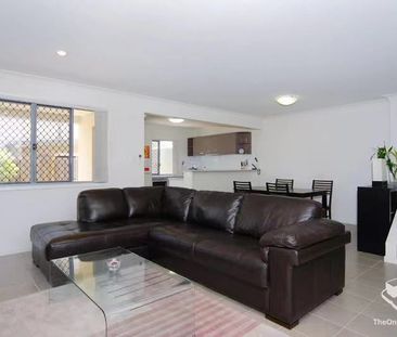 Double garaged 3 bedroom townhouse in Central Calamvale area - Photo 6