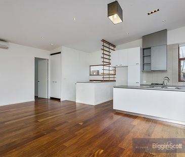 CONTEMPORARY TOWNHOUSE - Photo 4
