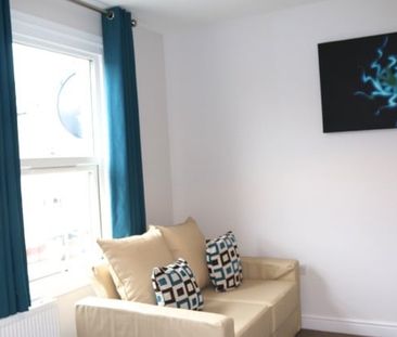 Room in a Shared House, Waylen Street, RG1 - Photo 1