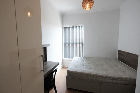 4 bedroom terraced house to rent - Photo 3