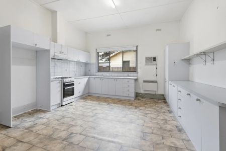 HOME FOR RENT IN WERRIBEE - Photo 2