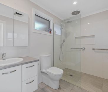 Single level living - Photo 3