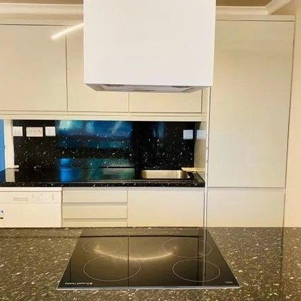 3 bedroom flat to rent - Photo 1