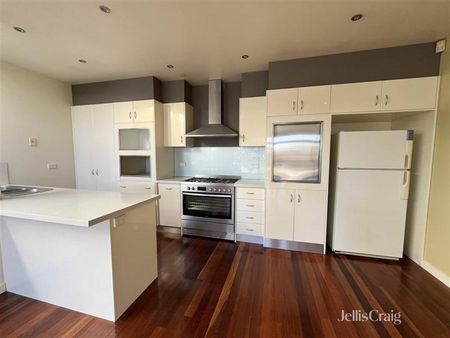 1/200 Pigdon Street, Carlton North VIC 3054 - Townhouse For Rent | Domain - Photo 5