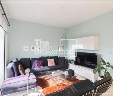 Single row | Corner unit | Landscaped - Photo 1