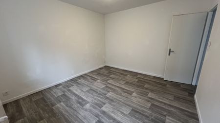 Location Appartement 6 pièces 109m² REMIREMONT 88200 - Photo 2